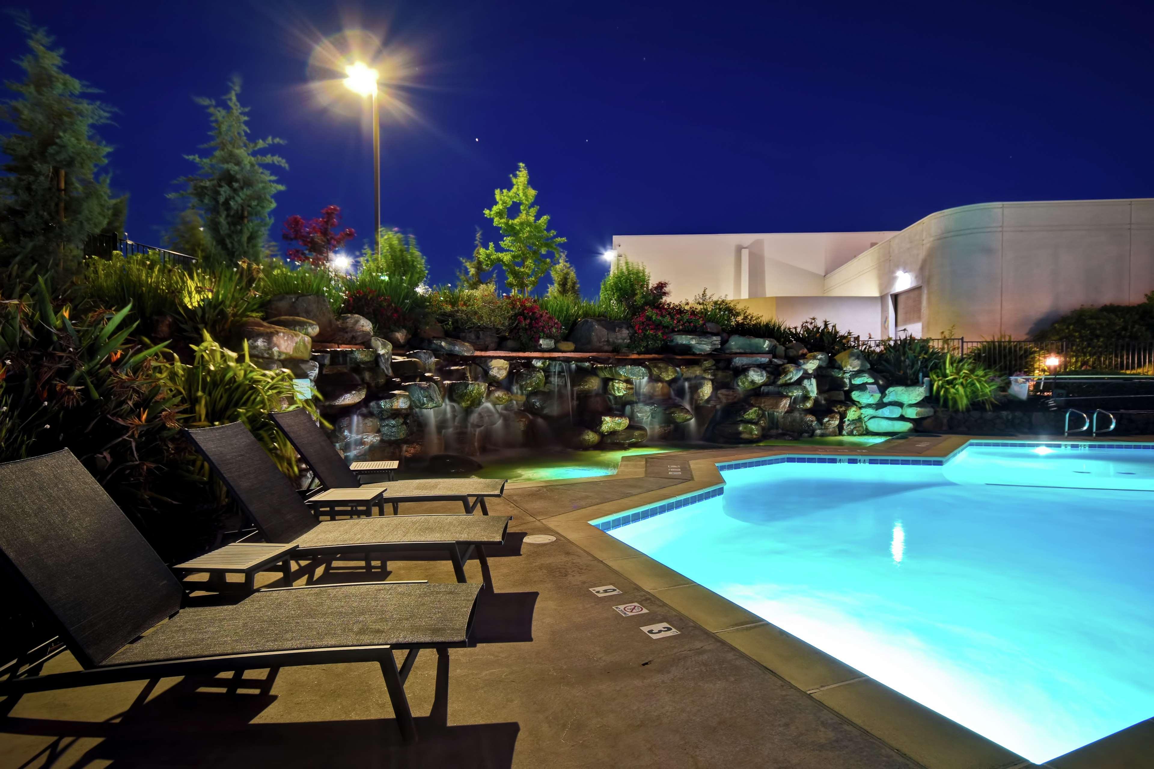 Doubletree By Hilton Pleasanton At The Club Hotel Ngoại thất bức ảnh